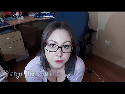 ❤️ Suíonn Cailín Sexy le Gloiní Dildo go domhain ar an gCeamara ❤️  Just a porn  linn ﹏